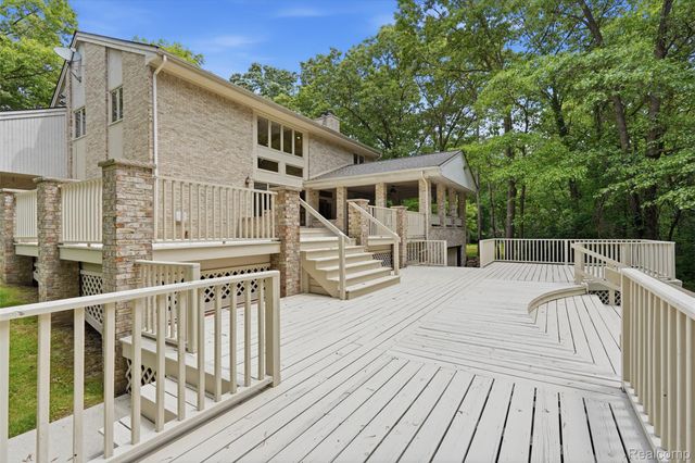 27967 Galien Drive, Lyon Charter Township, MI 48178
