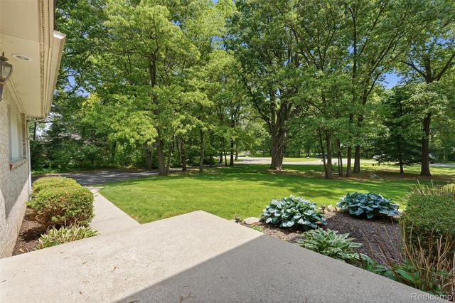 27967 Galien Drive, Lyon Charter Township, MI 48178