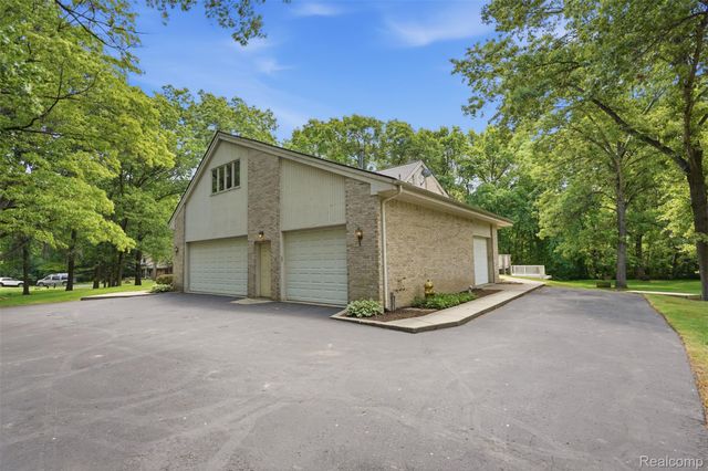 27967 Galien Drive, Lyon Charter Township, MI 48178