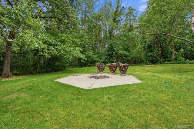 27967 Galien Drive, Lyon Charter Township, MI 48178