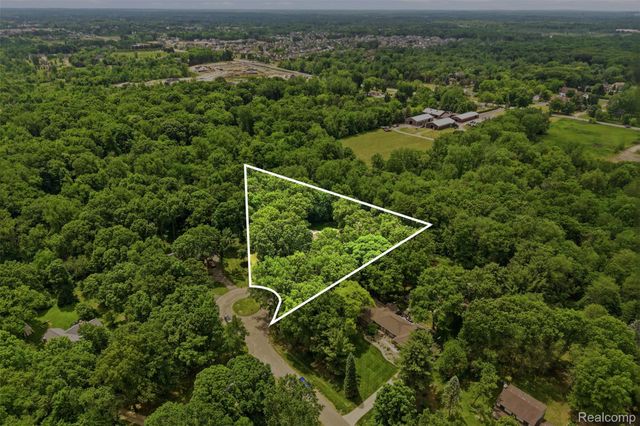 27967 Galien Drive, Lyon Charter Township, MI 48178