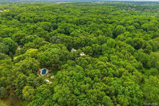 27967 Galien Drive, Lyon Charter Township, MI 48178