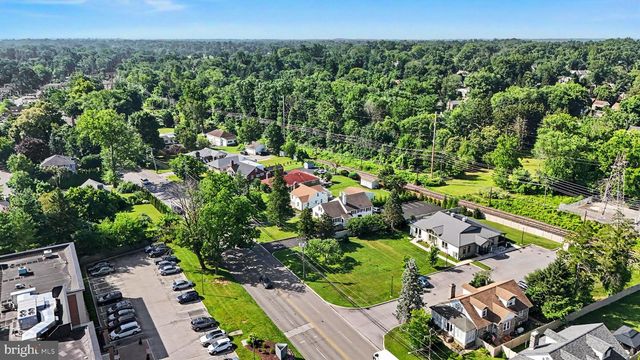 908 E HAVERFORD RD, Bryn Mawr, PA 19010