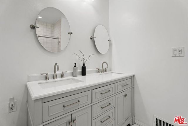14440 Valley Vista Boulevard, Sherman Oaks, CA 91423