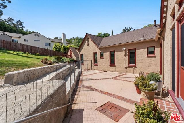 14440 Valley Vista Boulevard, Sherman Oaks, CA 91423
