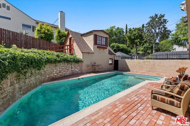 14440 Valley Vista Boulevard, Sherman Oaks, CA 91423