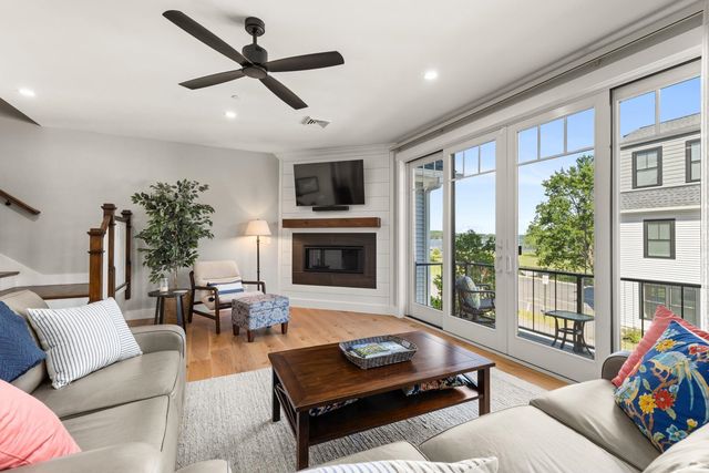 4 LITTLE BAY Drive, Dover, NH 03820