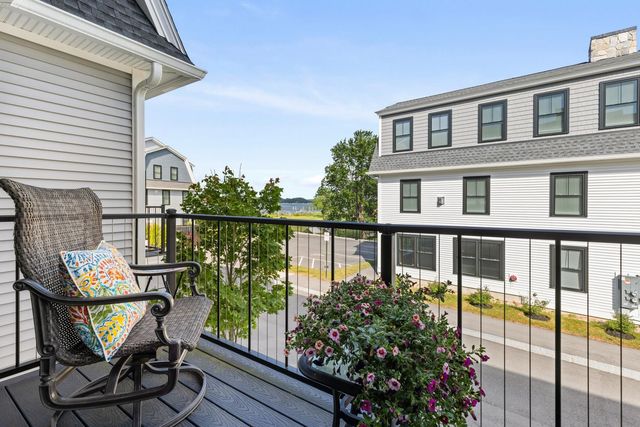 4 LITTLE BAY Drive, Dover, NH 03820