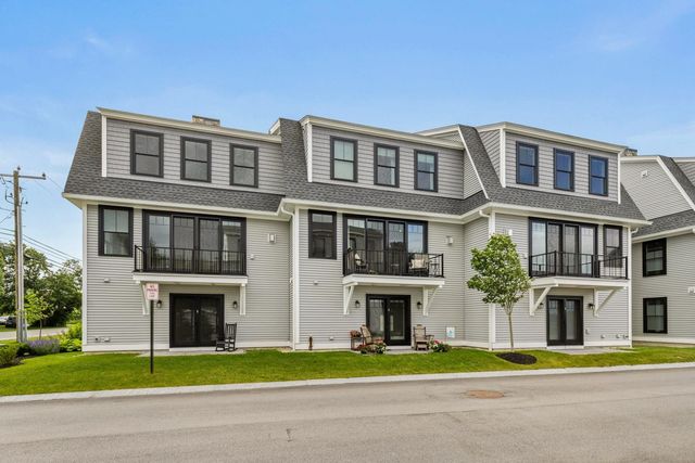 4 LITTLE BAY Drive, Dover, NH 03820