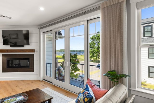 4 LITTLE BAY Drive, Dover, NH 03820