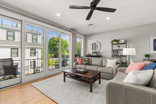 4 LITTLE BAY Drive, Dover, NH 03820