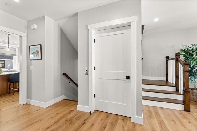 4 LITTLE BAY Drive, Dover, NH 03820