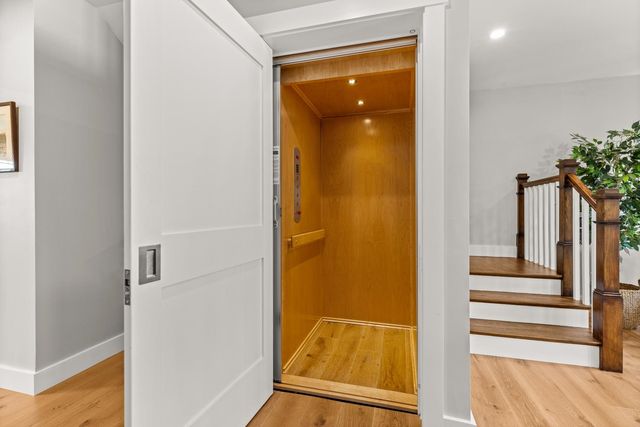 4 LITTLE BAY Drive, Dover, NH 03820