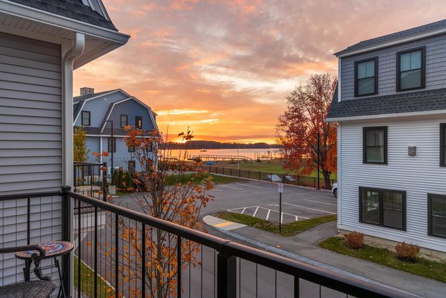 4 LITTLE BAY Drive, Dover, NH 03820