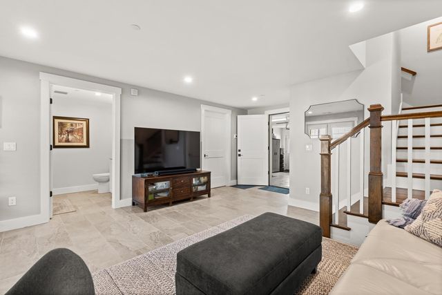 4 LITTLE BAY Drive, Dover, NH 03820