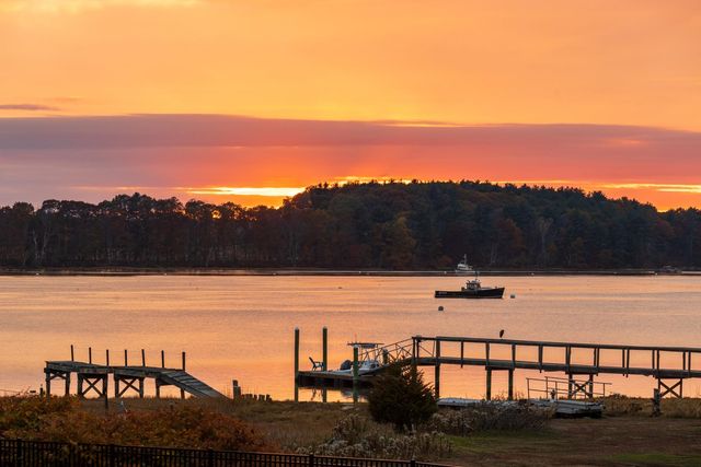 4 LITTLE BAY Drive, Dover, NH 03820