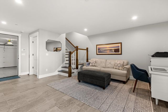 4 LITTLE BAY Drive, Dover, NH 03820