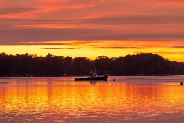 4 LITTLE BAY Drive, Dover, NH 03820