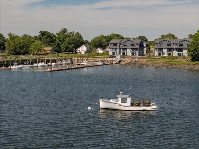 4 LITTLE BAY Drive, Dover, NH 03820