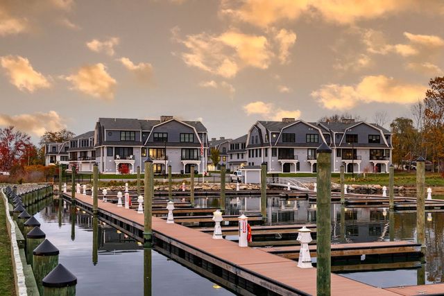 4 LITTLE BAY Drive, Dover, NH 03820