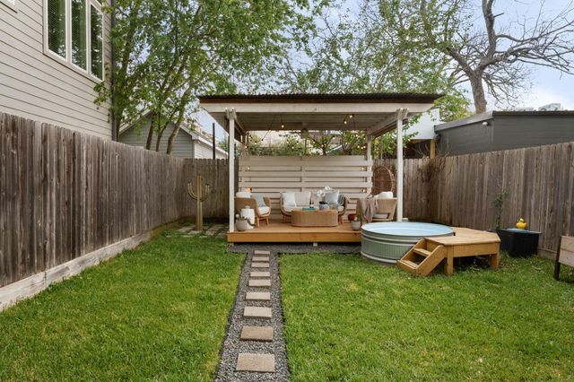 5733 Darling Street, Houston, TX 77007