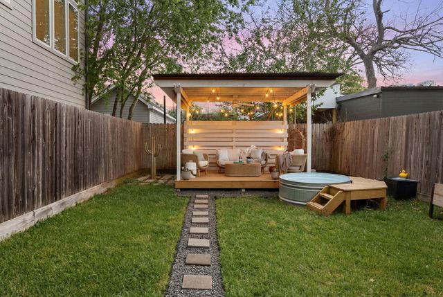 5733 Darling Street, Houston, TX 77007