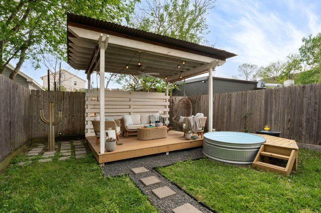 5733 Darling Street, Houston, TX 77007