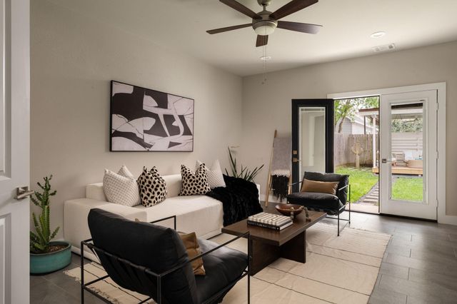 5733 Darling Street, Houston, TX 77007