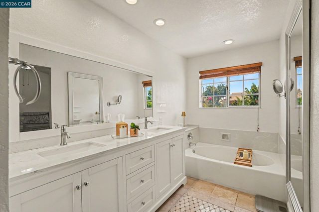 5251 Pebble Glen Dr, Concord, CA 94521