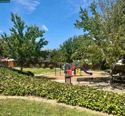 5251 Pebble Glen Dr, Concord, CA 94521