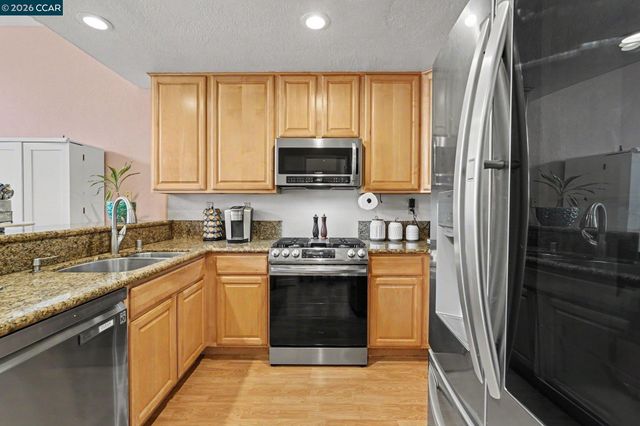 5251 Pebble Glen Dr, Concord, CA 94521