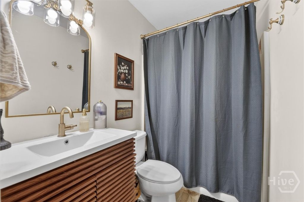 Image 20 of property listing at 23 E Deerwood Road, Savannah, GA 31410