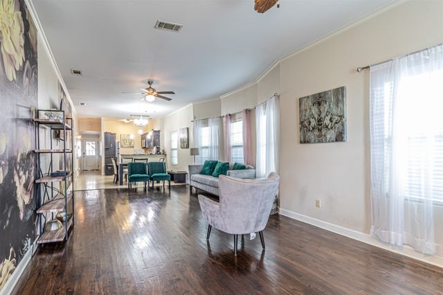 825 W 12th Street, Dallas, TX 75208