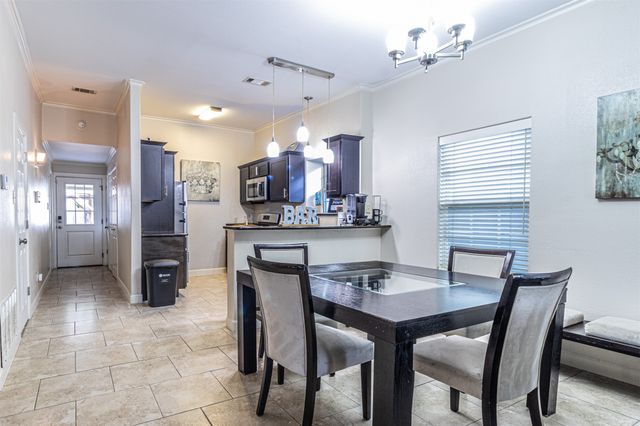 825 W 12th Street, Dallas, TX 75208