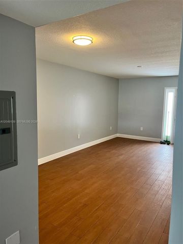 1261 SE 27th St 104, Homestead, FL 33035