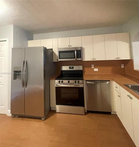 1261 SE 27th St 104, Homestead, FL 33035