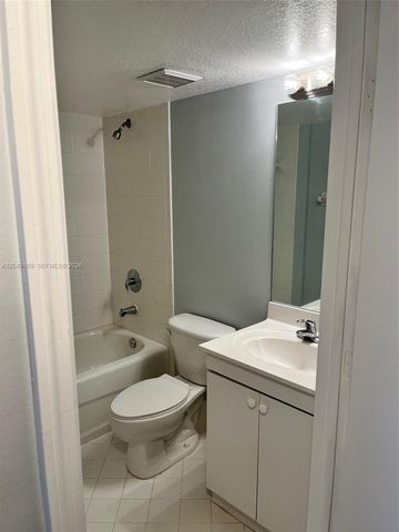 1261 SE 27th St 104, Homestead, FL 33035