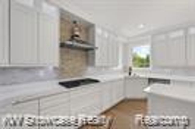 5245 BUELL Drive, Commerce Charter Township, MI 48382