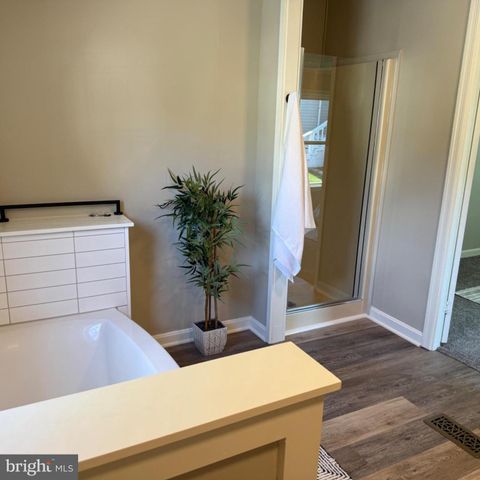 203 OAKFIELD CT W, Lancaster, PA 17603