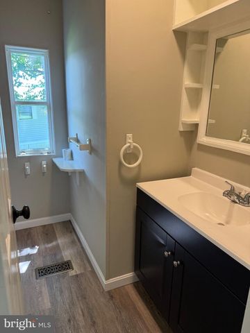 203 OAKFIELD CT W, Lancaster, PA 17603