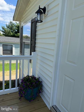 203 OAKFIELD CT W, Lancaster, PA 17603