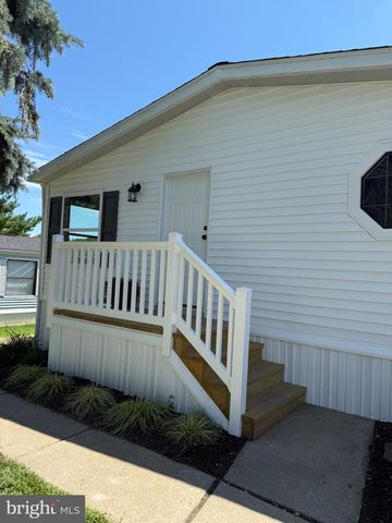 203 OAKFIELD CT W, Lancaster, PA 17603