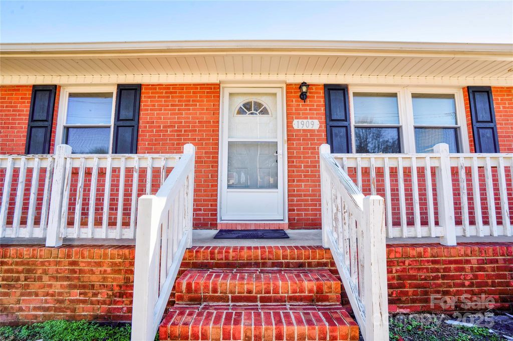 1909 S Lafayette Street, Shelby, NC 28152