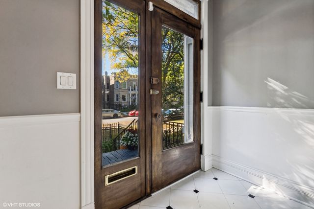 1214 W Newport Avenue 1, Chicago, IL 60657