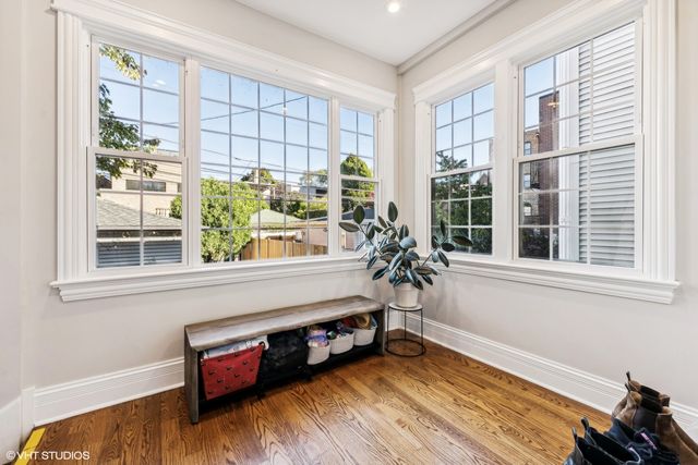 1214 W Newport Avenue 1, Chicago, IL 60657