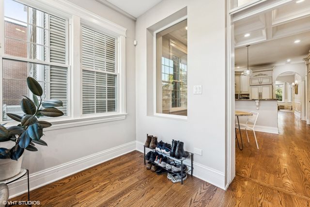 1214 W Newport Avenue 1, Chicago, IL 60657