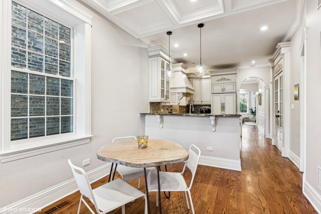1214 W Newport Avenue 1, Chicago, IL 60657