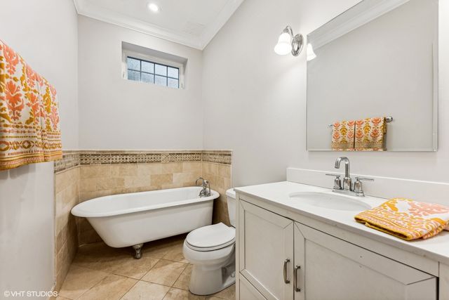 1214 W Newport Avenue 1, Chicago, IL 60657