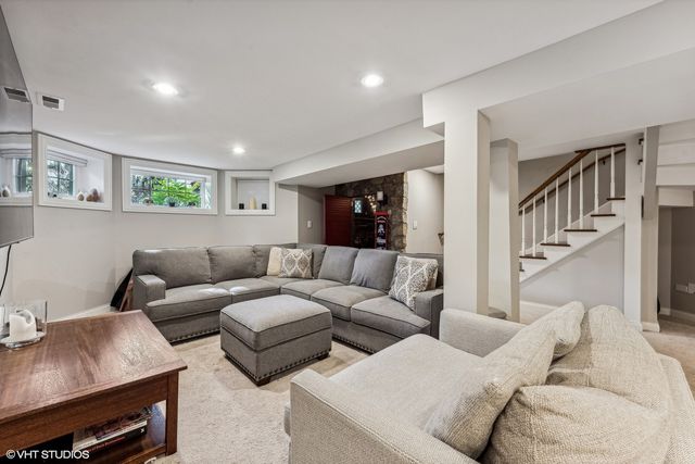 1214 W Newport Avenue 1, Chicago, IL 60657