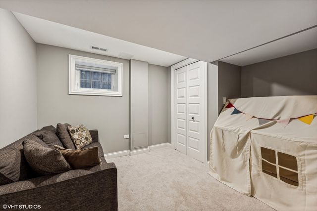 1214 W Newport Avenue 1, Chicago, IL 60657